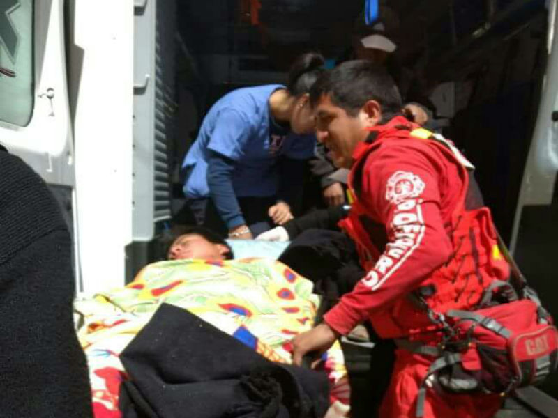 Investigan caída de combi con escolares a un abismo en Marcabal