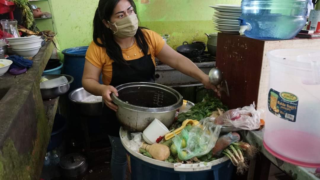 Clausuran dos locales en mercado La Hermelinda por manejo insalubre de alimentos 