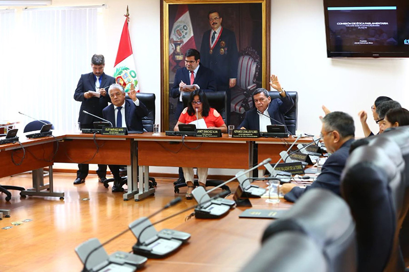 Por unanimidad Comisión de Ética del Congreso acuerda investigar a Héctor Becerril