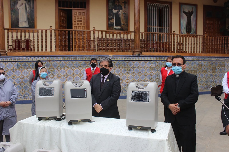 Contraloría de la República entrega diez concentradores de oxígeno al Arzobispado de Trujillo