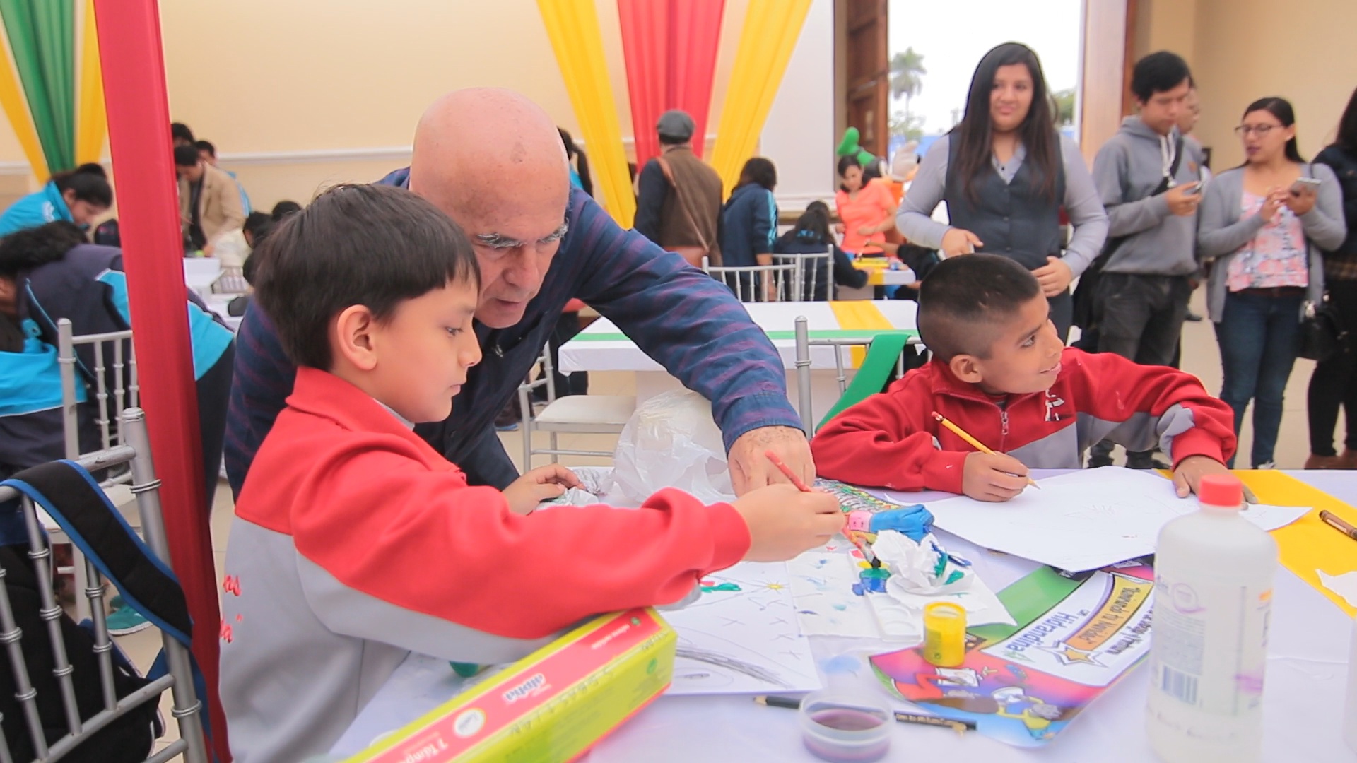 Trujillo: Hidrandina realizó el IV concurso de dibujo y pintura “Iluminando tu Navidad”