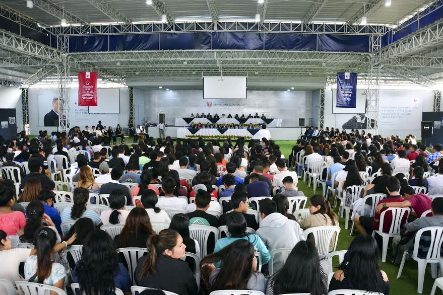 Trujillo: dan reconocimiento a universitarios con mejor rendimiento académico en la UCV