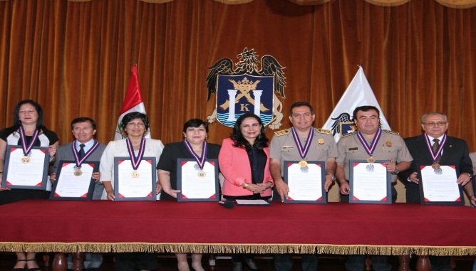 Comuna trujillana condecoró a personalidades que aportaron al desarrollo en el 2014