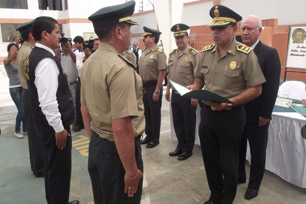 Condecoran a miembros de la PNP que capturaron a “Los Malditos de Chicago”