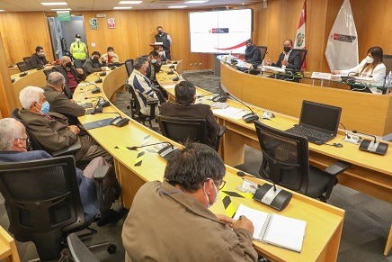 Titular del MTC dialoga con transportistas de carga y pasajeros para reactivar el sector 