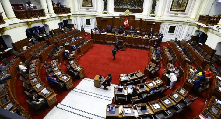 Congreso niega creación de nueva oficina y señala que Yessenia Lozano tiene título y maestría