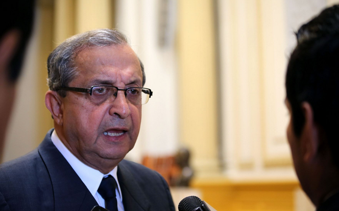 Cuestionan que Acuña haga propaganda como empresario y candidato