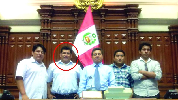 Parlamentario León fue fotografiado con miembro de “Los Pulpos de El Porvenir” en el Congreso