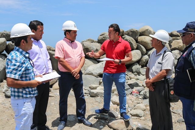 Congresista Acuña y alcalde de Víctor Larco acuerdan destrabar proyectos a favor del distrito