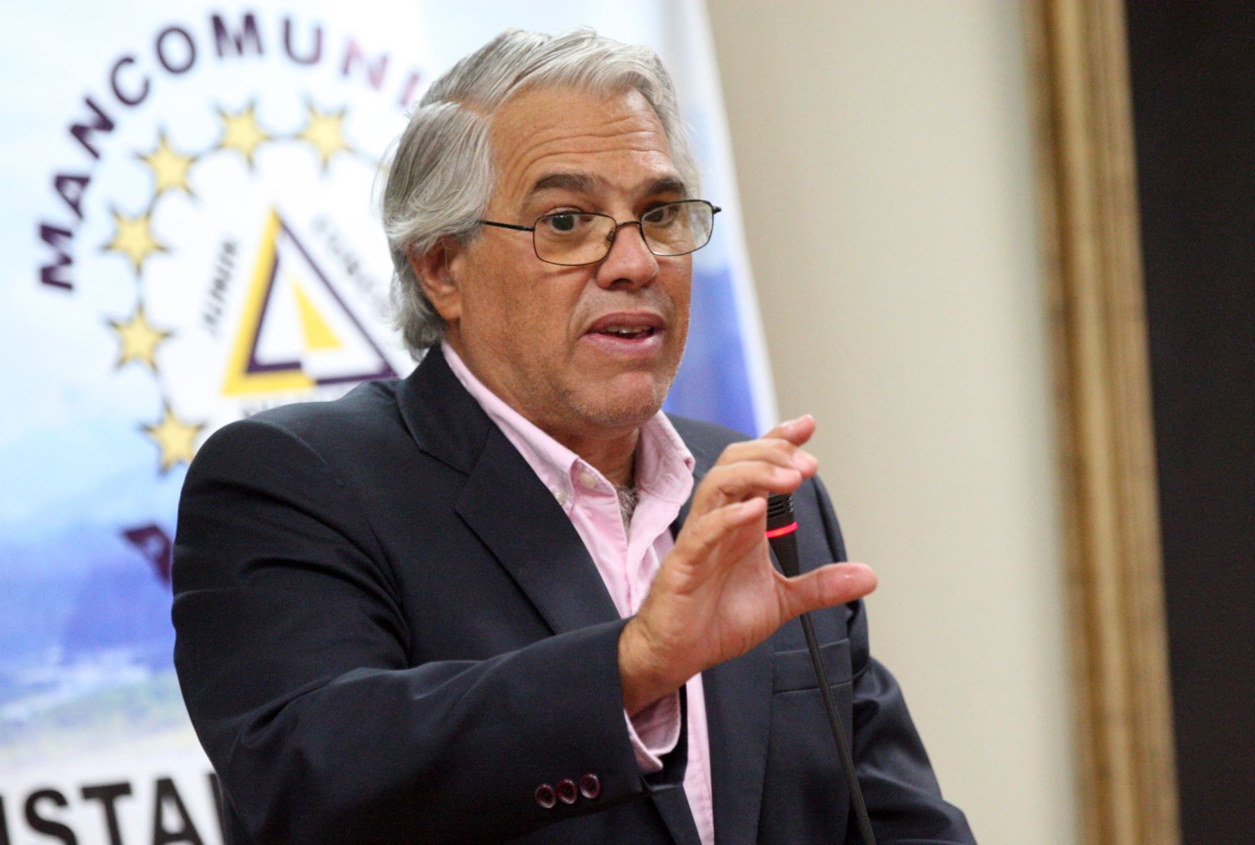 Gino Costa: “Preocupa que Bartra presente texto sustitutorio sobre reforma política”