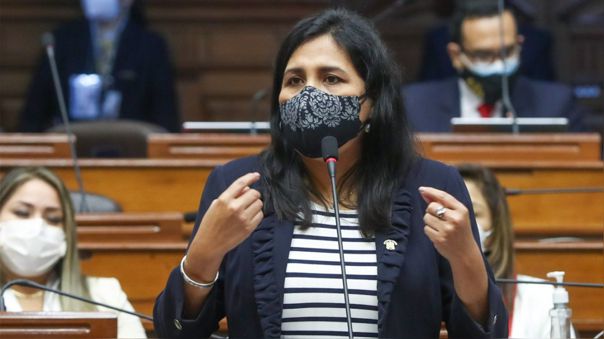 Congresista Flor Pablo: "La Sunedu ha puesto orden, eso es lo que se va a venir abajo"