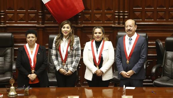 Lady Camones fue electa nueva presidenta del Congreso con 73 votos a favor 