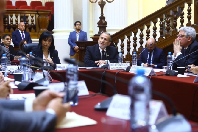 Comisión de RR.EE. del Congreso convoca a canciller por caso de migrantes peruanos en EE.UU.      