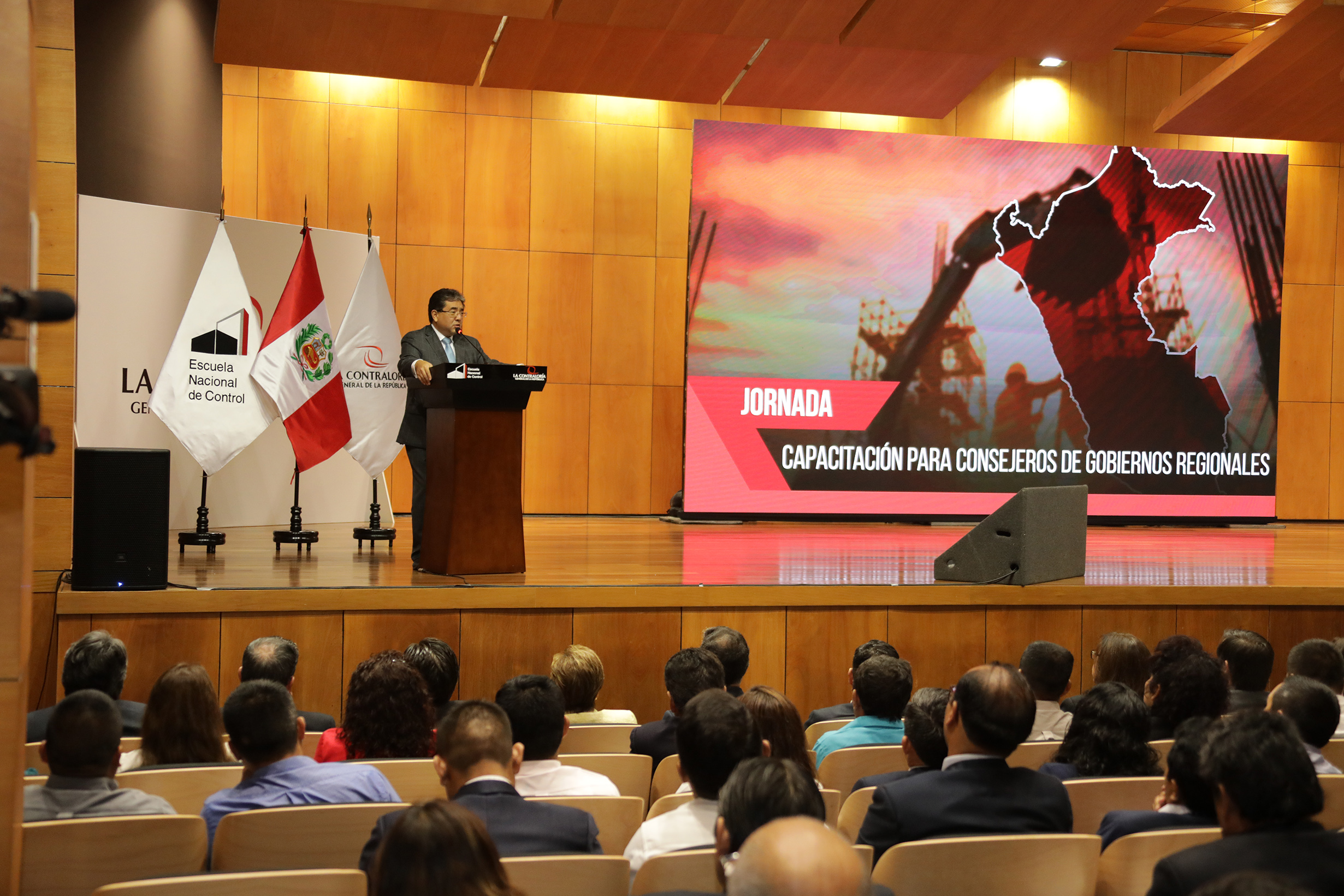 Contraloría fortalece capacidades técnicas de más 300 consejeros regionales