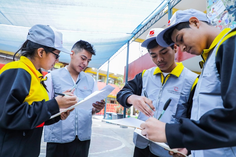 Convocan a 30 mil escolares de secundaria para sumarse al control social