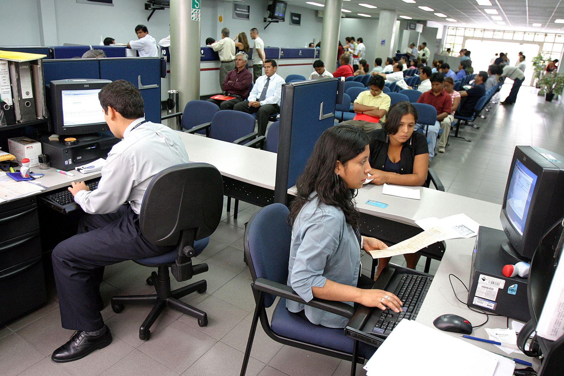 Más de 600 mil trabajadores del sector público recibirán mejoras laborales