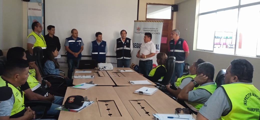 Capacitan a inspectores de transporte y tránsito del distrito El Porvenir 