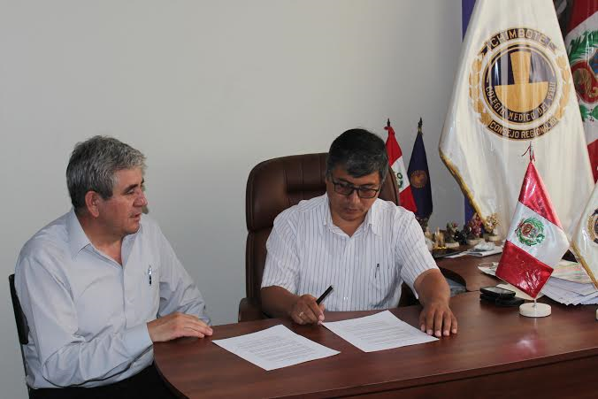 Perú en Línea firmó convenio con el Colegio Médico del Perú filial Chimbote