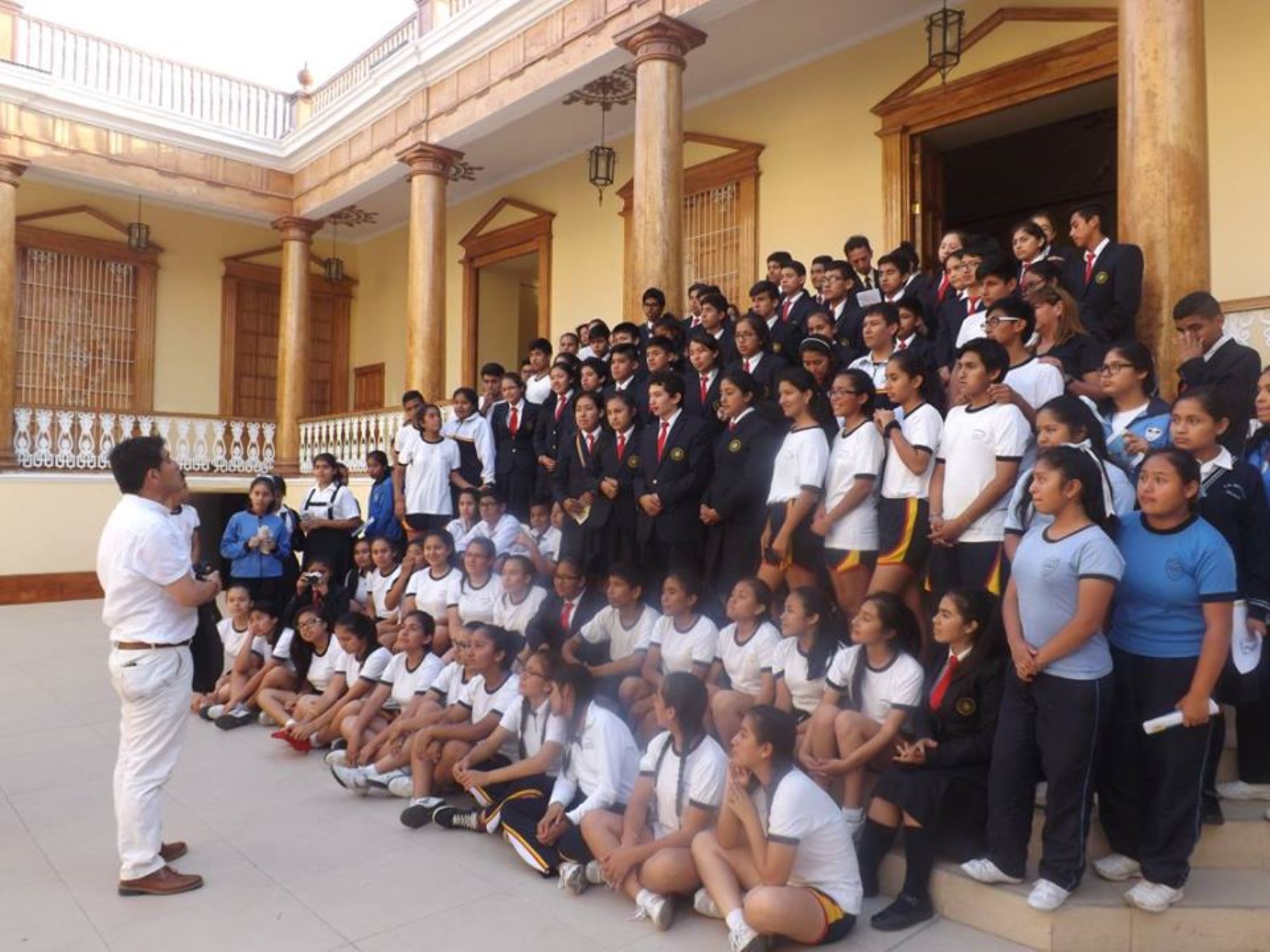 Convocan a plazas para directivos y docentes en los Colegios de Alto Rendimiento