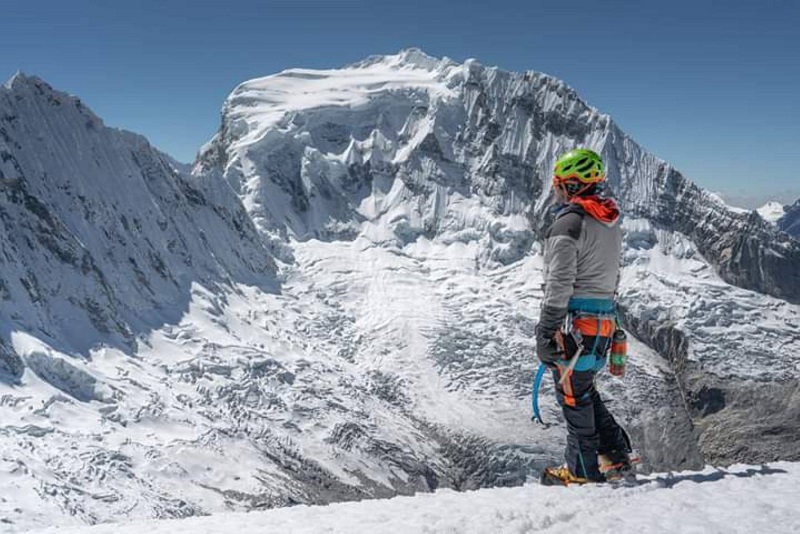 Bandera peruana flameará en el imponente nevado Huascarán por Fiestas Patrias
