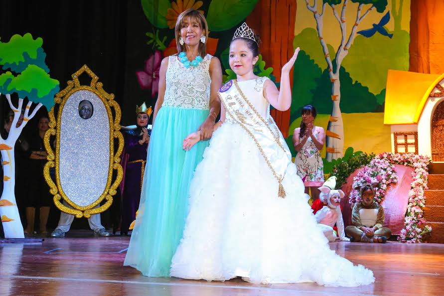 Coronaron a la reina infantil del 66° Festival Internacional de la Primavera
