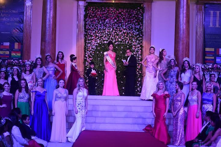 Coronan a Karla Torres reina del 68° Festival Internacional de Primavera