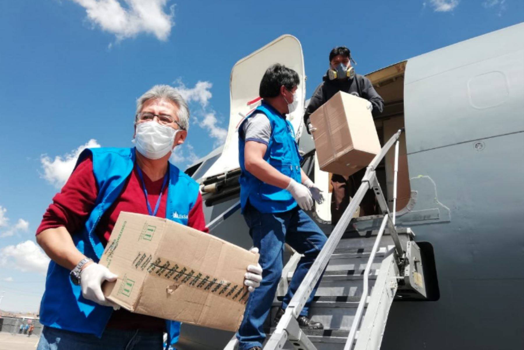 Coronavirus: medio millón de pruebas rápidas llega al Perú procedente de China