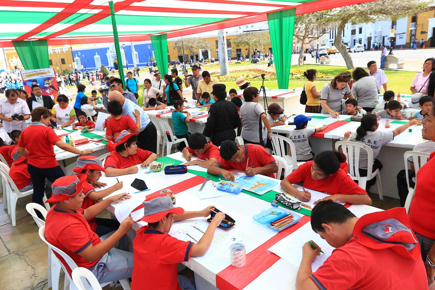 Hidrandina realizó concurso de dibujo y pintura “Iluminando tu Navidad” 2016