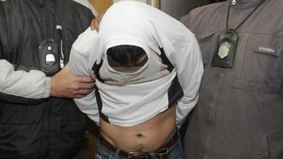 Cae sujeto luego de balear a adolescente