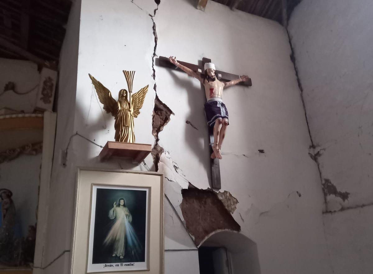 Bolívar: Iglesia de más de 100 años a punto de colapsar tras último sismo 