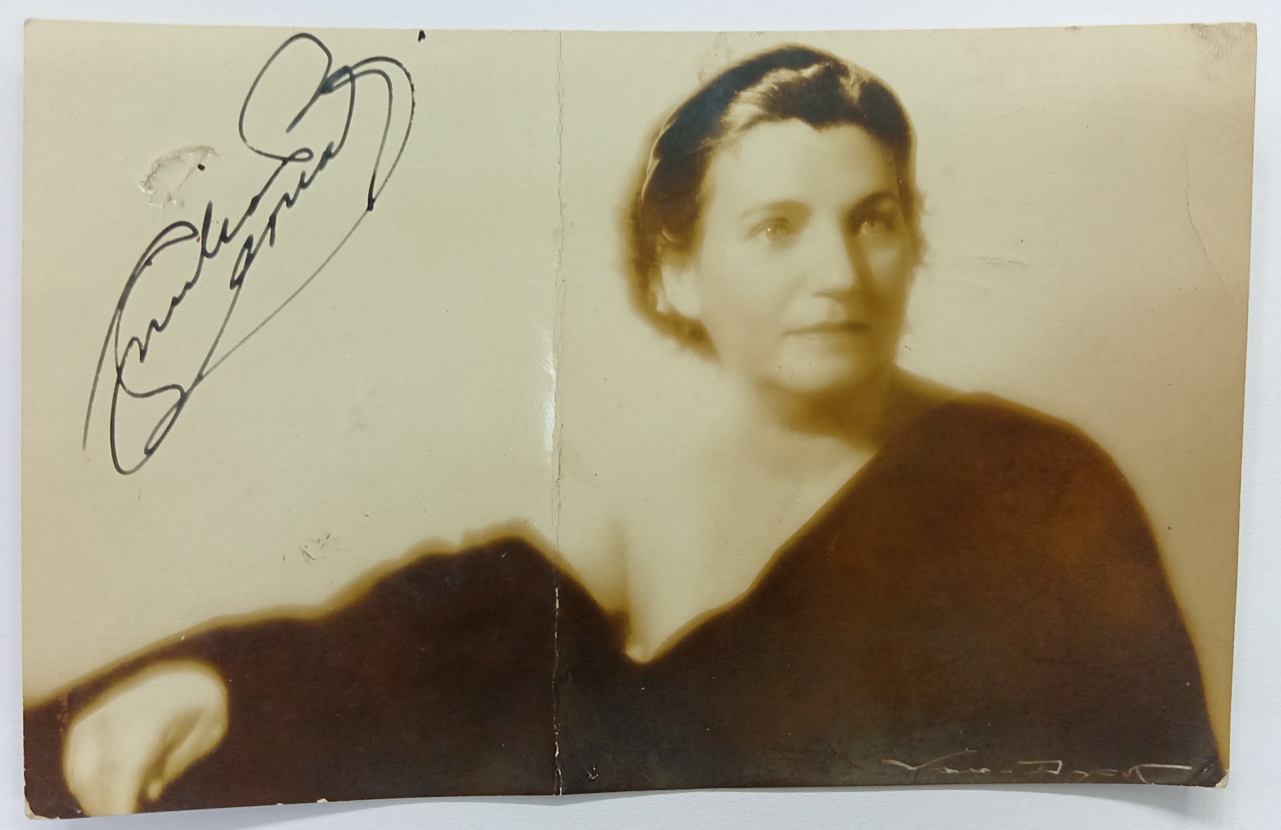 Recuperan un manuscrito de 100 años de antigüedad del poeta Enrique Bustamante