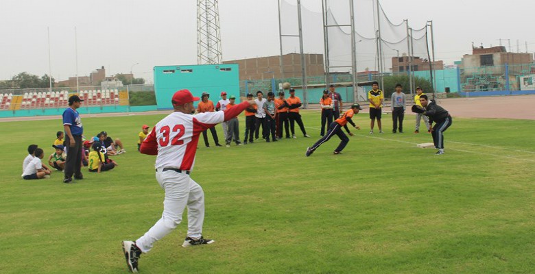 Trujillo: realizan exitoso curso de béisbol gratuito con técnicos de la Federación Nacional
