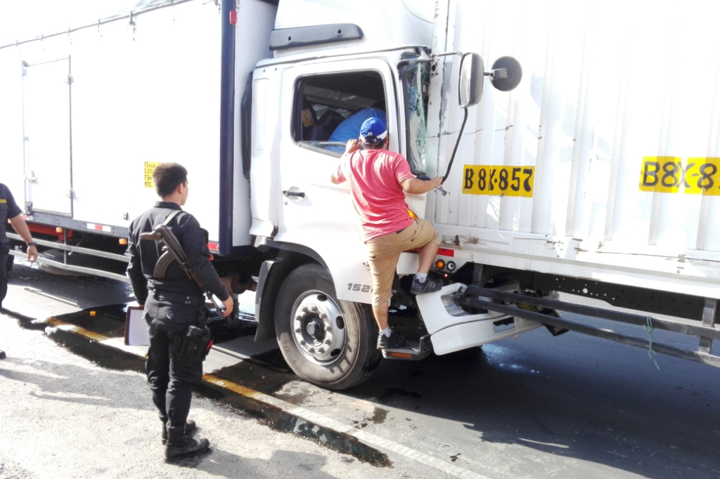 Rondó la tragedia por choque de dos camiones de Moche