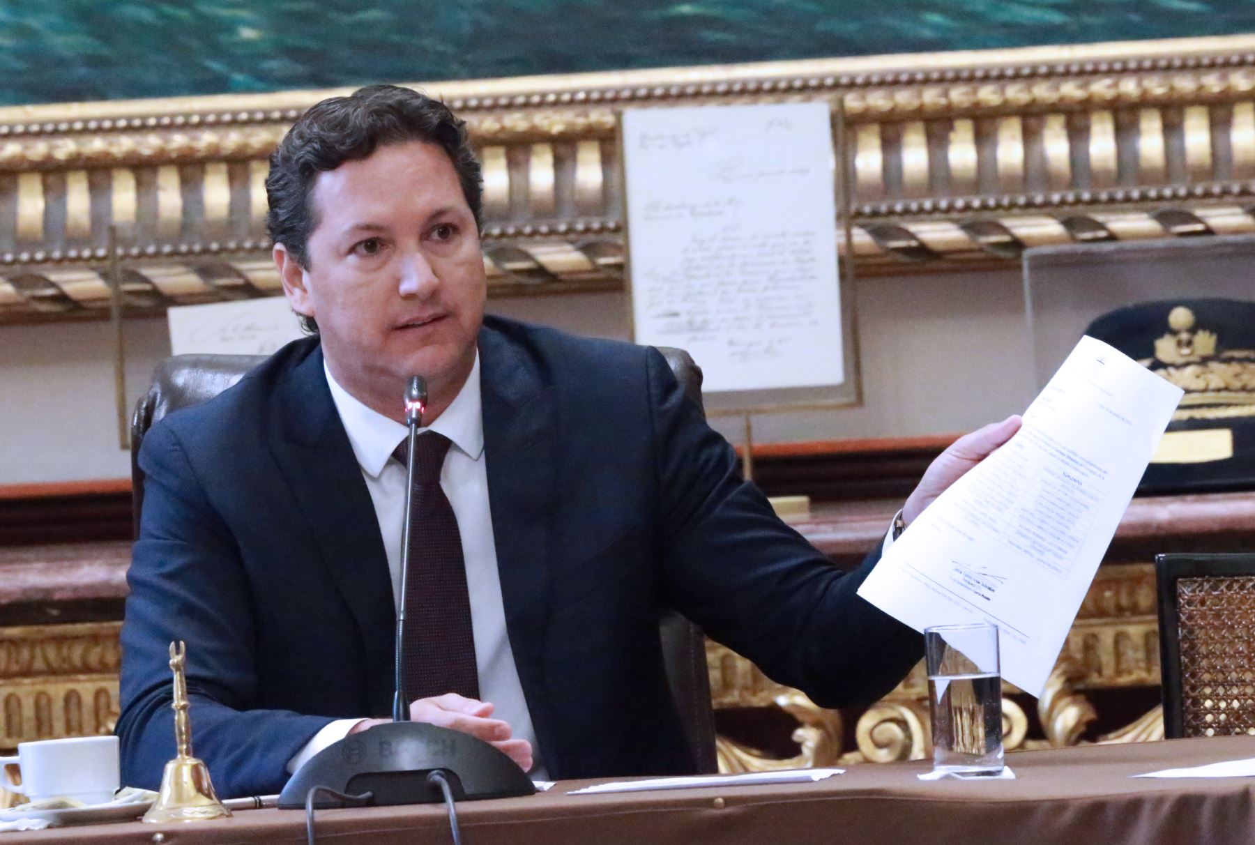 Comisión presidida por Salaverry despilfarró cerca de medio millón de soles en asesores