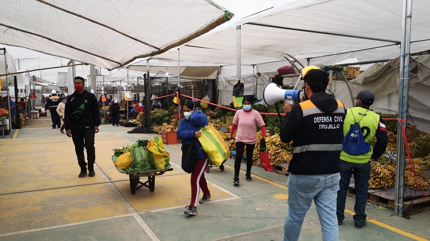 Defensa Civil sensibiliza a mil usuarios y comerciantes de mercados estacionarios de Trujillo