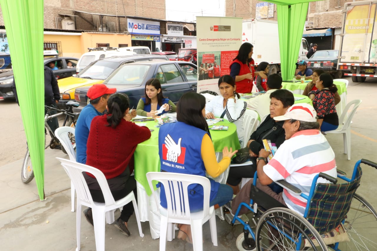 Defensoría orienta a ciudadanos de Laredo en quejas y promoción de sus derechos