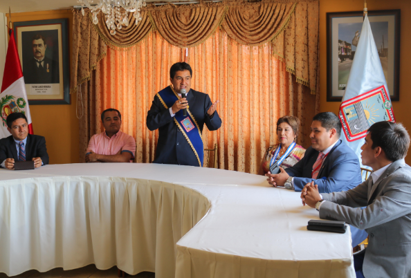 Alcalde integrantes de directiva de la Ampe llegaron en visita oficial a Víctor Larco