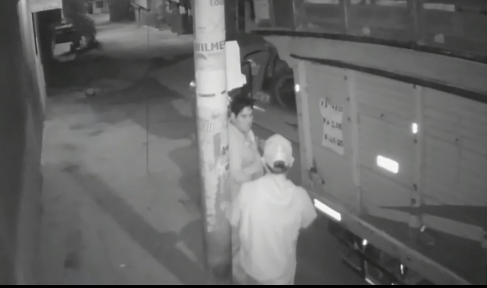 Delincuentes hurtan batería de camión estacionado en La Esperanza