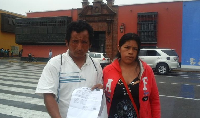 Bebé nace en banca de hospital de Essalud