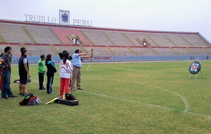 Taller de tiro con arco dictó IPD La Libertad para profesores