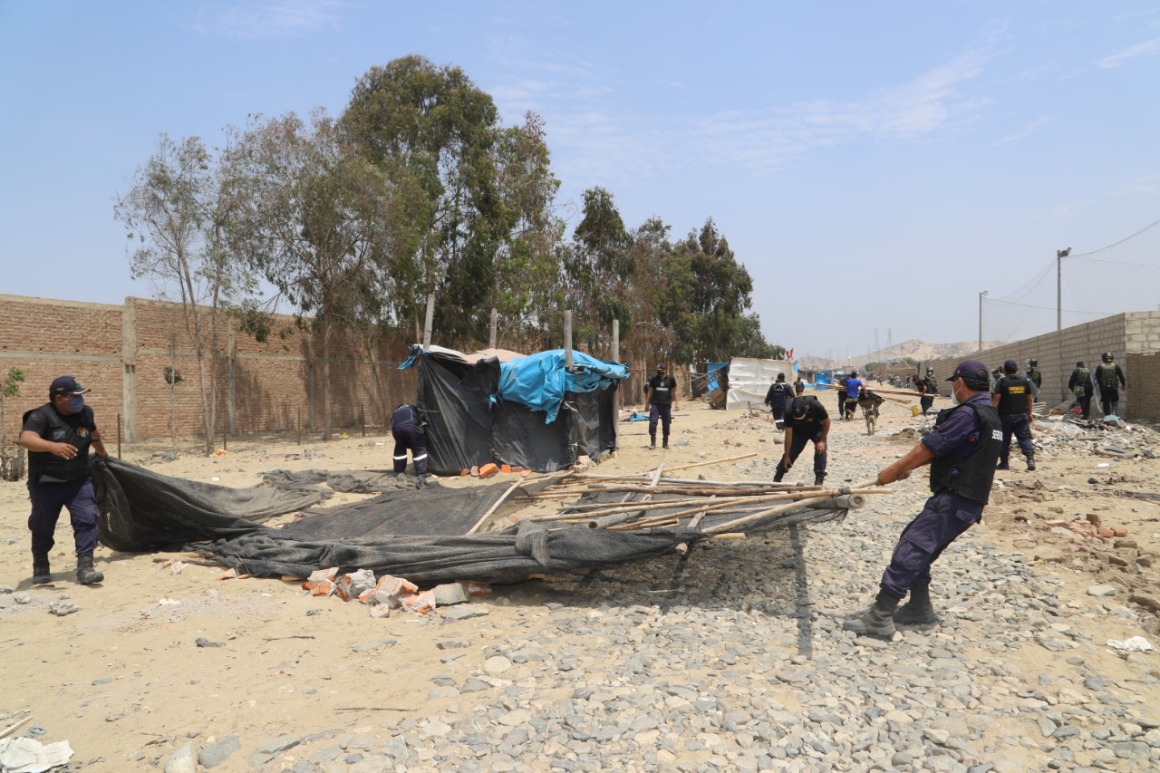 La Esperanza: Desalojan a más de 500 personas que invadieron zona intangible