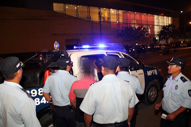 Desconocidos atacan una residencia a balazos en "Las Casuarinas"