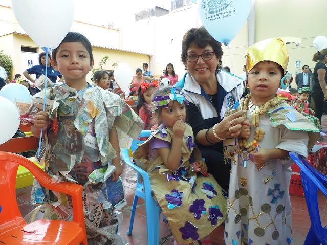 Pasacalle de niños se realizó con prendas elaboradas en material reciclable