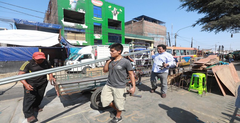 Trujillo: comerciantes de la avenida Eguren realizaron desmontaje de estructuras