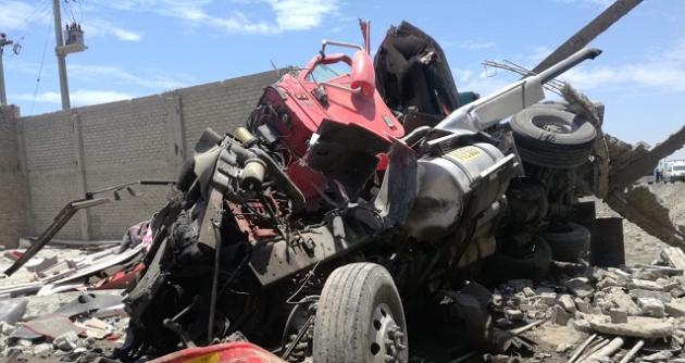 Tráiler chocó contra corralón en Guadalupito y deja herido a conductor