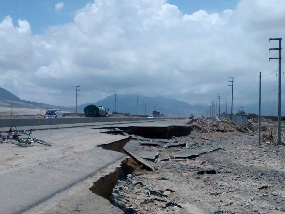 Salida de quebrada El León desapareció viviendas y destruyó pista en vía de Evitamiento