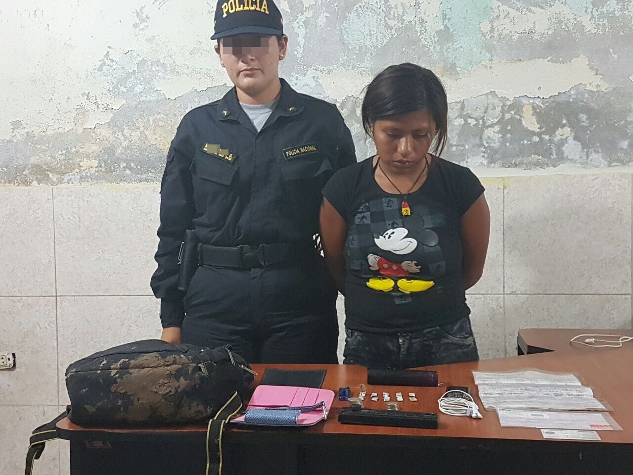 Moche: Mujer de 23 años es acusada de robar taxi con tres malhechores 