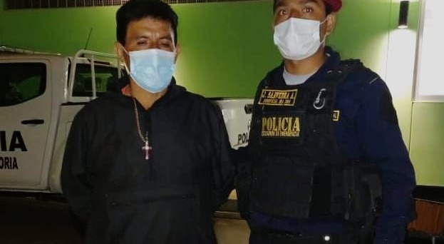 Detienen  a hombre que era un peligro al volante por manejar ebrio y armado en Trujillo