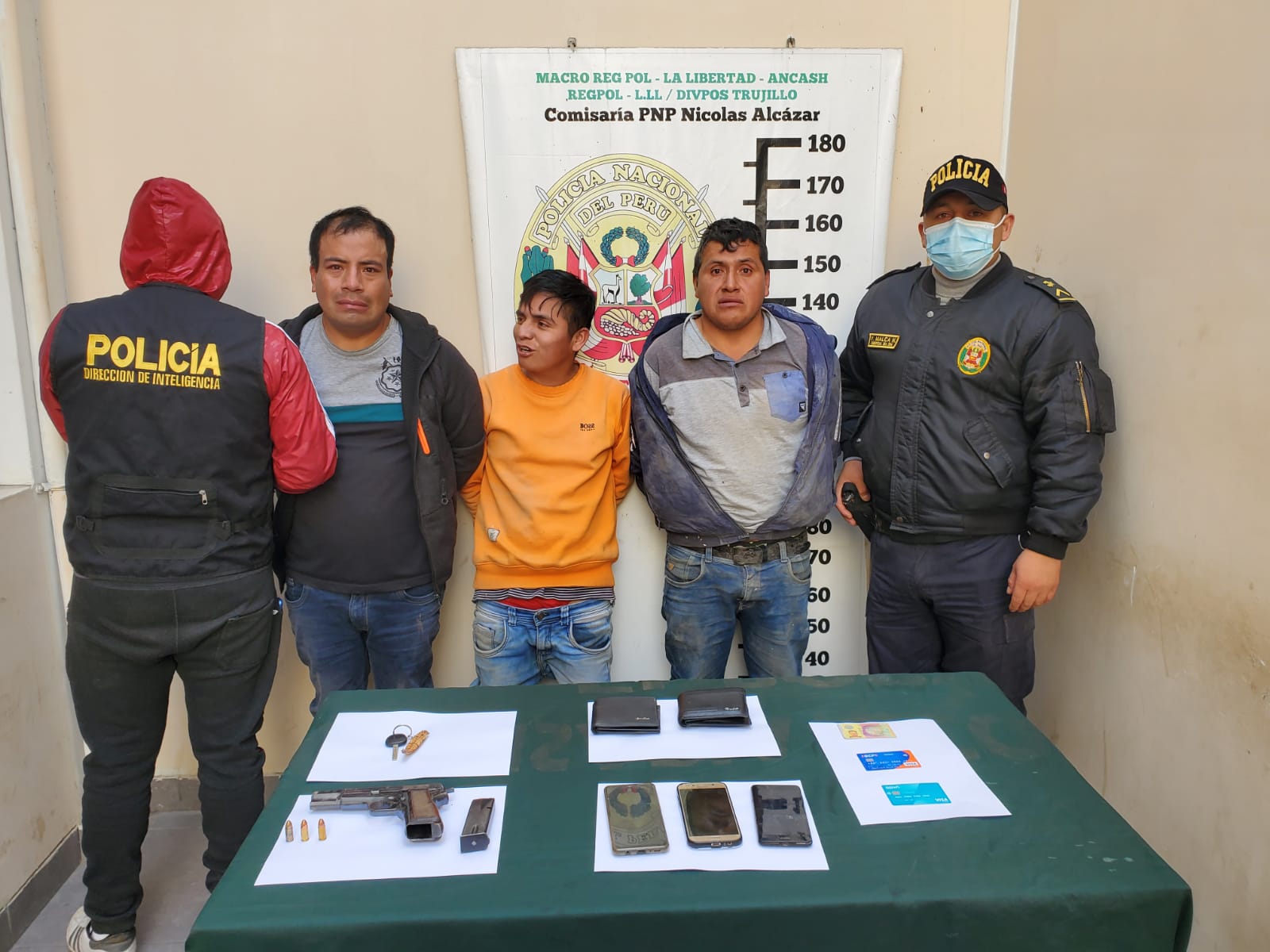 Desarticulan banda cuando incumplían toque de queda en El Porvenir