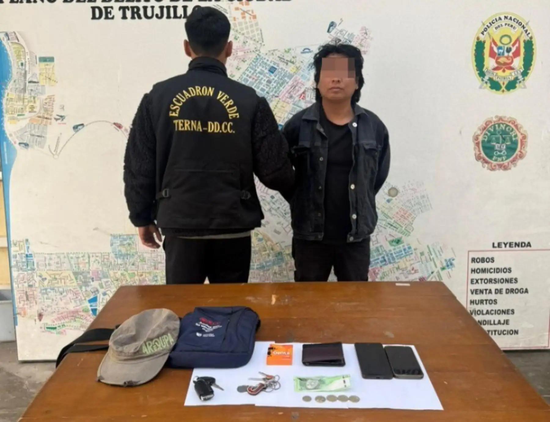 Detienen a profesor por presuntamente pedir favores sexuales a alumna con cambio de notas 